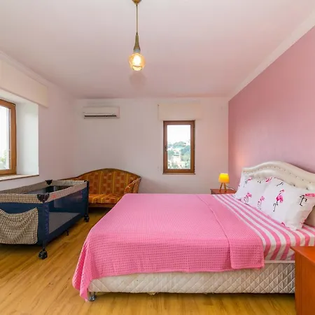 Hideway Soeguet Village Daily Weekly * מרמריס